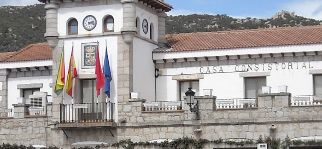 Fachada de la casa consistorial de Hoyo de Manzanares Fachada de la casa consistorial de Hoyo de Manzanares