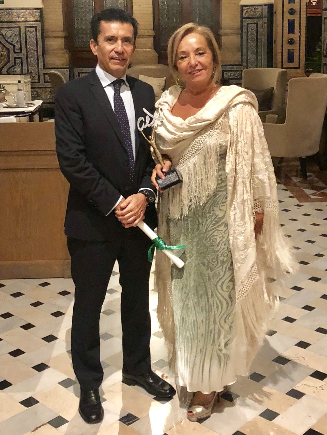 Clínica Cuevas Queipo recibe el premio andaluz a la excelencia en Atención Primaria: Clínica Cuevas Queipo recibe el premio andaluz a la excelencia en Atención Primaria Clínica Cuevas Queipo recibe el premio andaluz a la excelencia en Atención Primaria: Clínica Cuevas Queipo recibe el premio andaluz a la excelencia en Atención Primaria