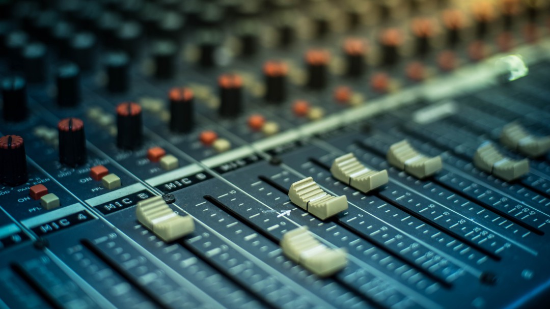 Las radios privadas apuestan por los músicos y productores españoles