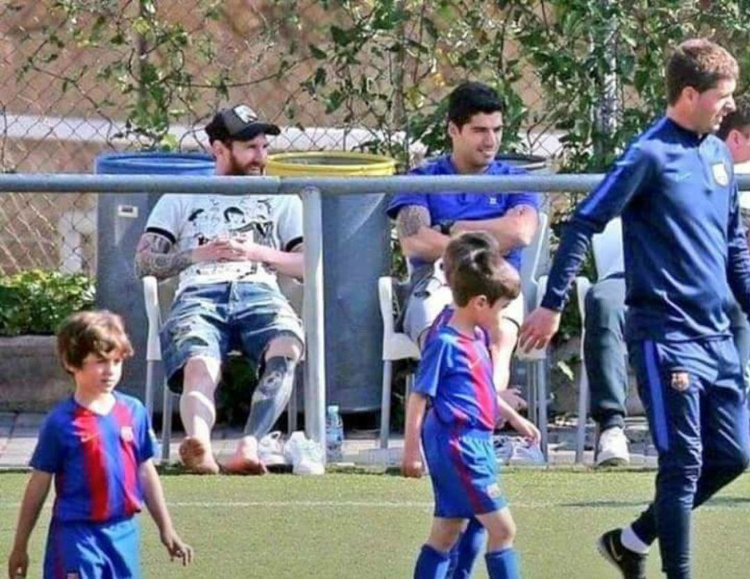 El mensaje viral de un papá que fotografió a Messi y Suárez