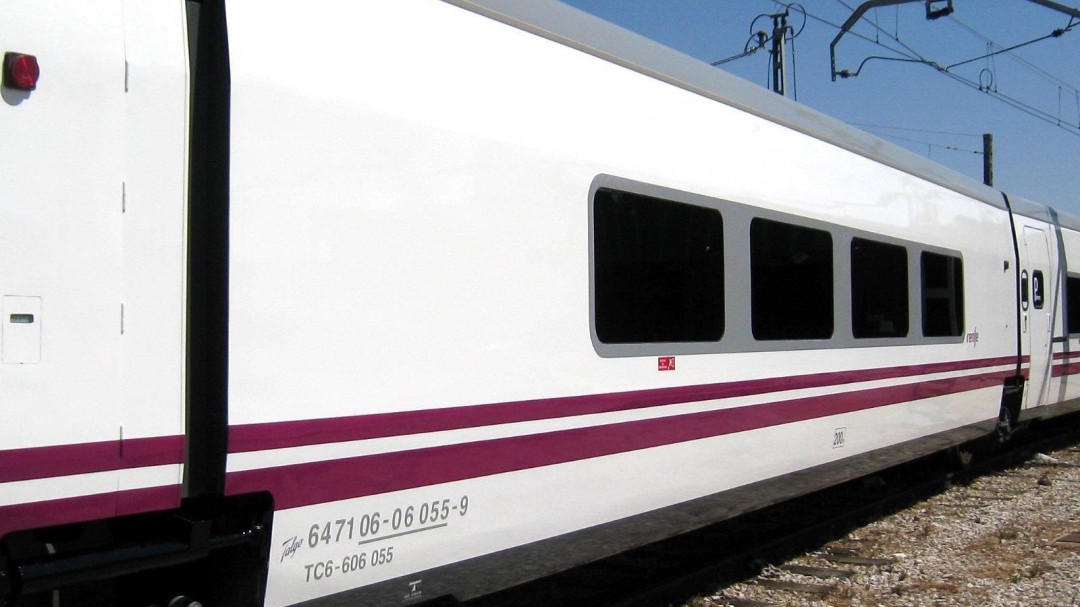 El presidente de Renfe pide perdón a los extremeños por las averías del puente del Pilar