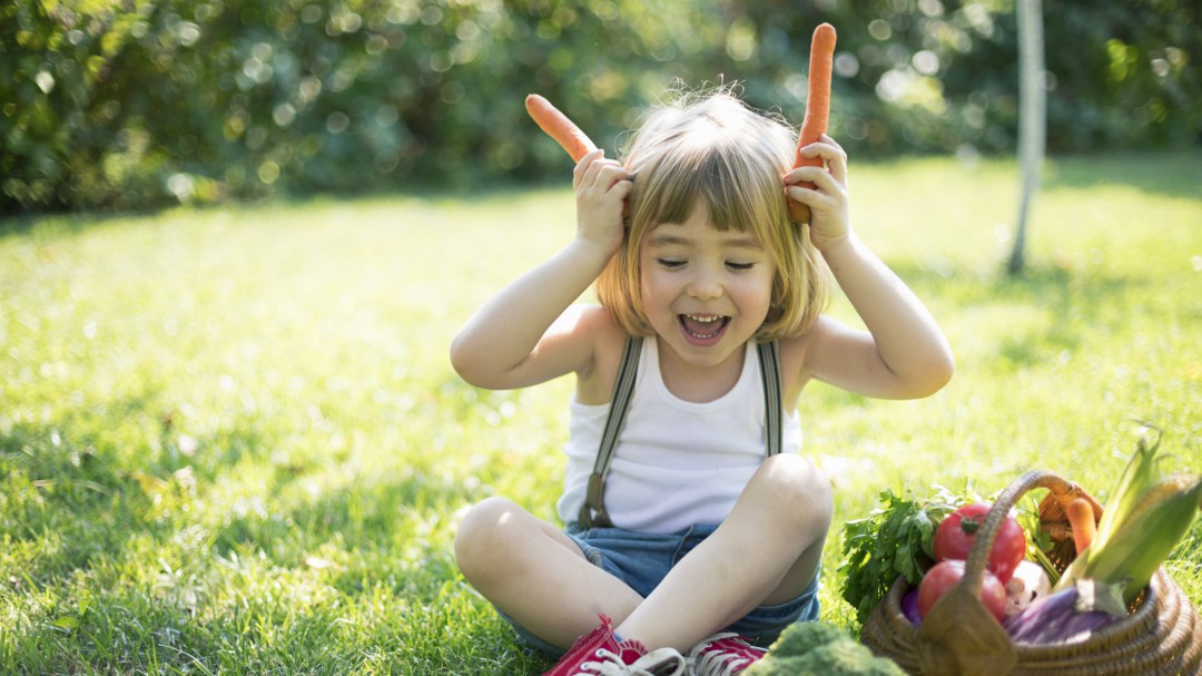 El caso de un hijo vegano que lleva fritos a sus padres