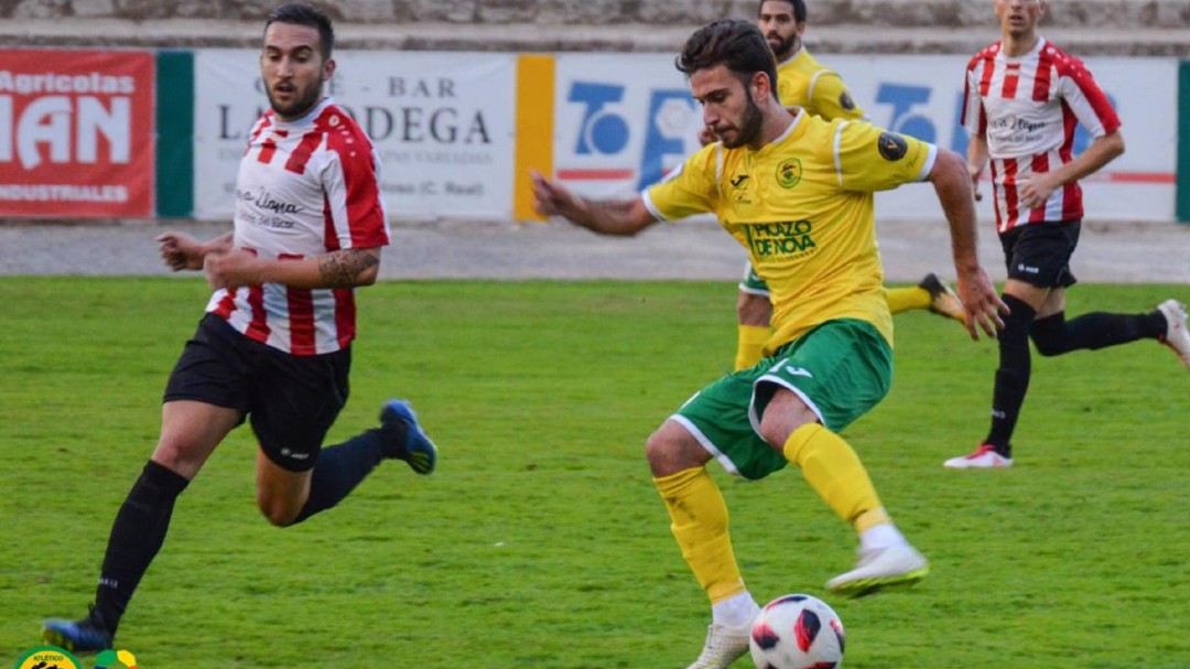 El Atlético Tomelloso reacciona con Julián Espinosa