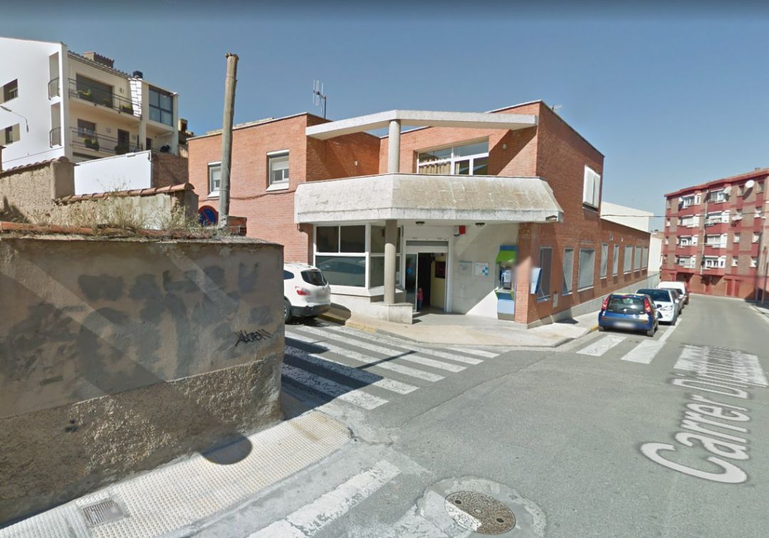 Un parella d'avis, un matrimoni de Seana, passa la nit atrapada al seu cotxe al quedar enfangat