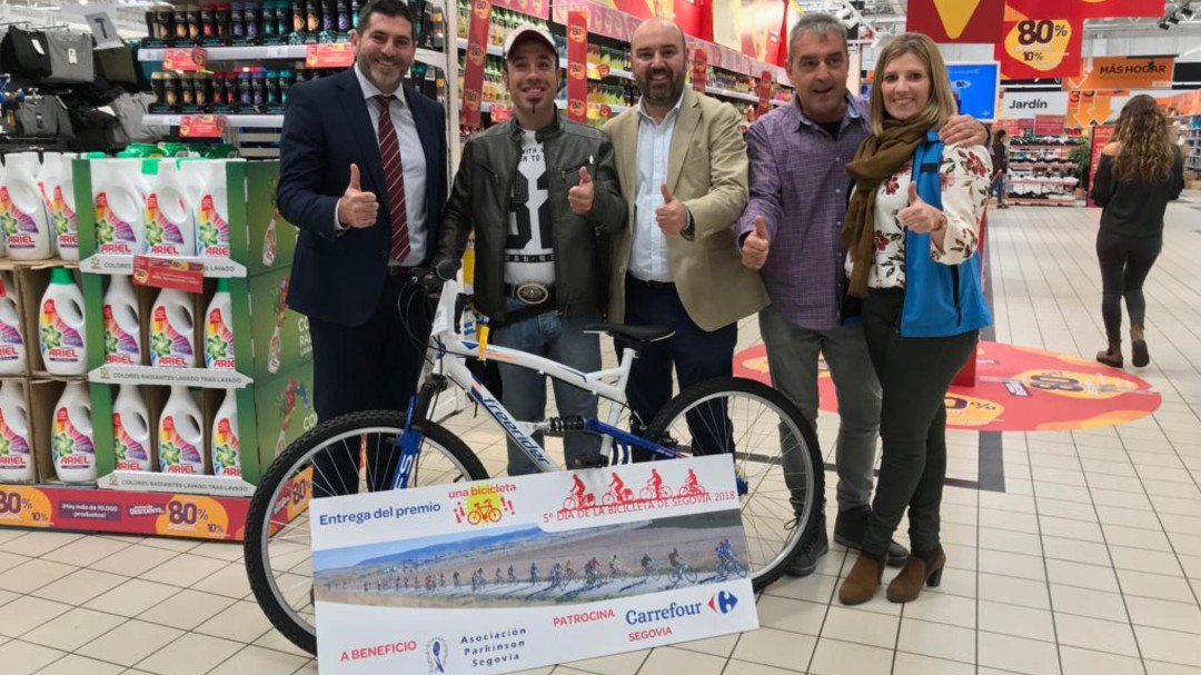 Carrefour Segovia entrega el premio del Día de la Bicicleta de Segovia