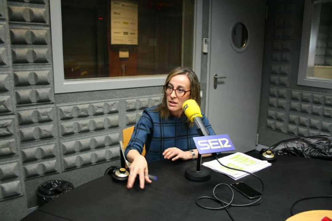 Ethel Vázquez durante una entrevista en Radio Vigo Ethel Vázquez durante una entrevista en Radio Vigo