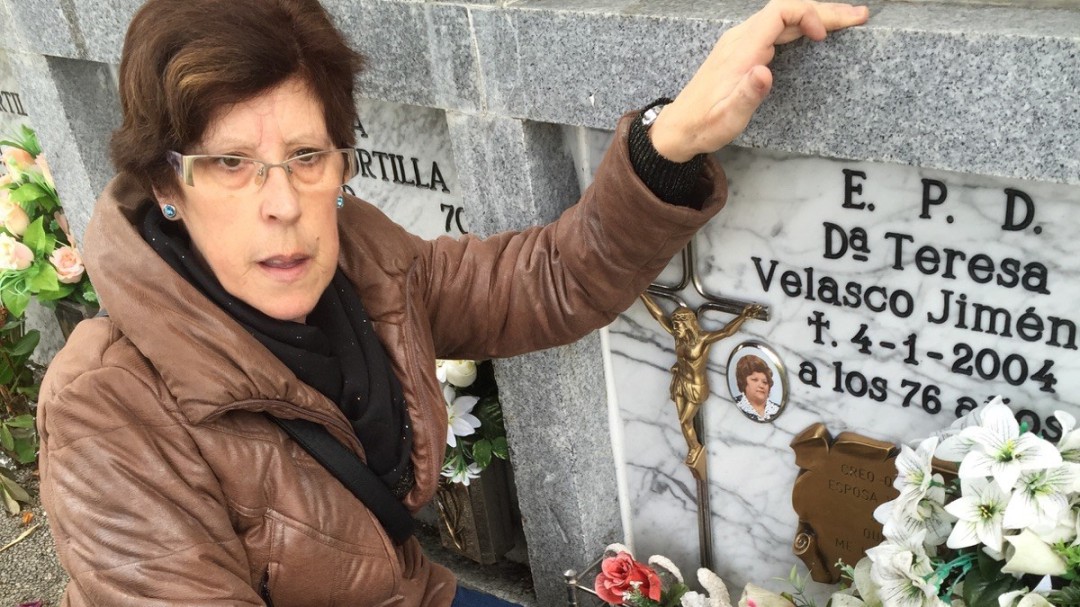 "A mi madre la han tirado al osario. Nos han robado"