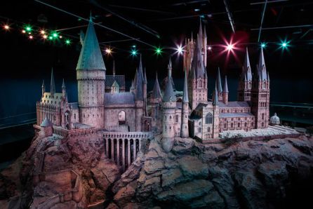 Los decorados de las películas por los estudios de Warner Bros de Londres Los decorados de las películas por los estudios de Warner Bros de Londres