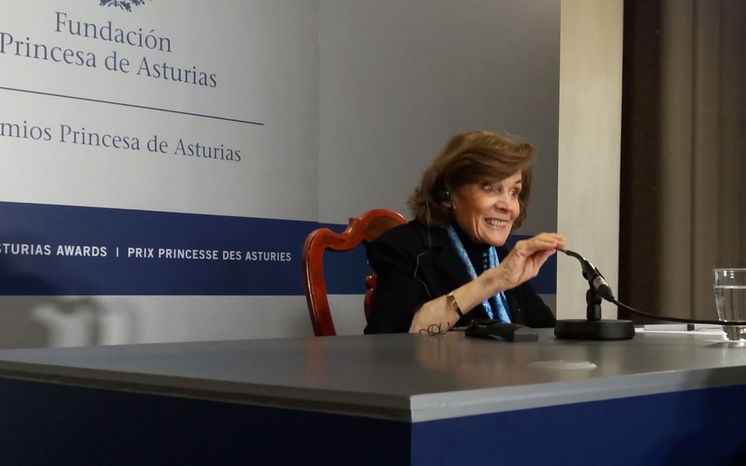 Sylvia Earle, que el viernes recogerá el Premio Princesa de Asturias de la Concordia, durante su comparecencia ante los medios de comunicación. Sylvia Earle, que el viernes recogerá el Premio Princesa de Asturias de la Concordia, durante su comparecencia ante los medios de comunicación.