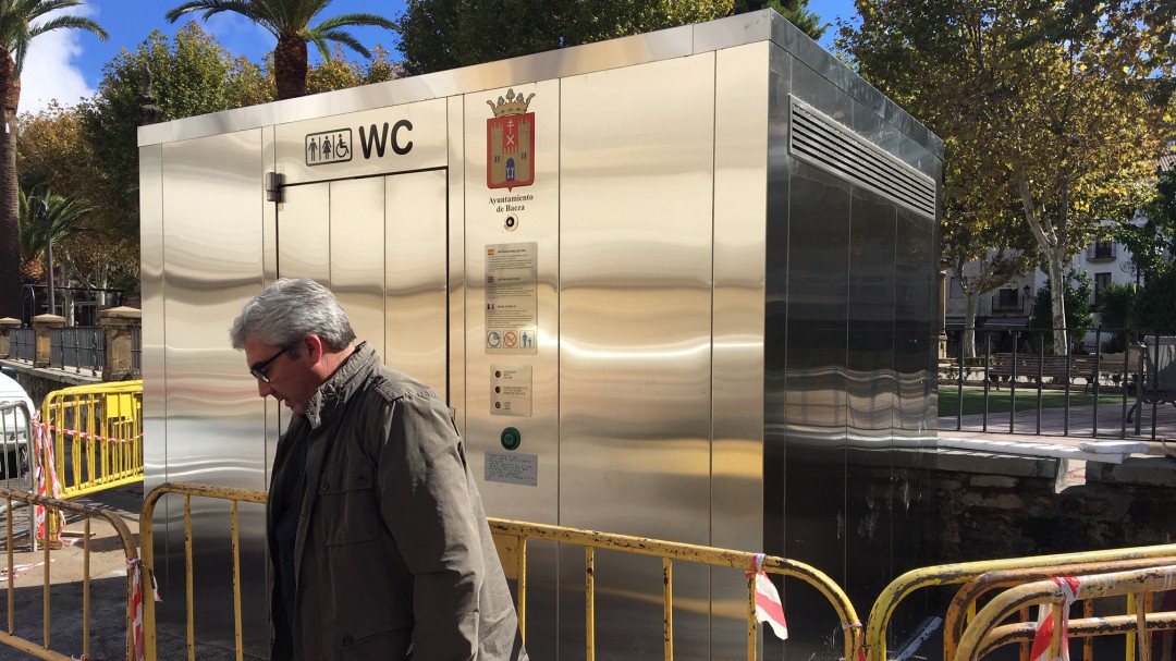 Aseos públicos antivandalismo en Baeza