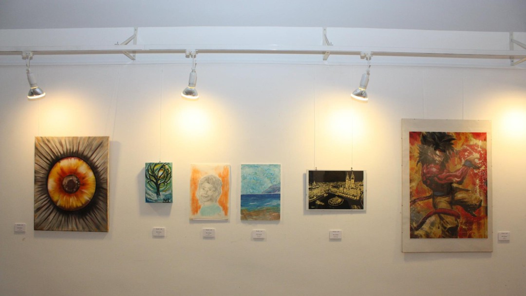Exposició d'usuaris de La Bruíxola a Artentivament, a la Sala Res Non Verba