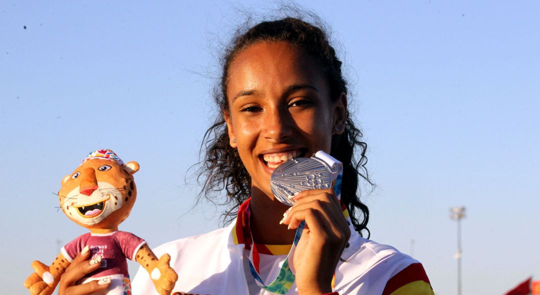 La atleta española María Vicente posa en el podio tras conseguir la medalla de plata en la prueba de triple salto femenino hoy, martes 16 de octubre de 2018, en los Juegos Olímpicos de la Juventud Buenos Aires 2018, en Buenos Aires (Argentina) La atleta española María Vicente posa en el podio tras conseguir la medalla de plata en la prueba de triple salto femenino hoy, martes 16 de octubre de 2018, en los Juegos Olímpicos de la Juventud Buenos Aires 2018, en Buenos Aires (Argentina)