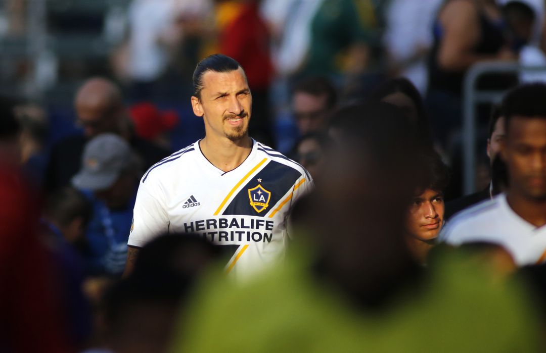 Ibrahimovic defiende a Mourinho de las críticas