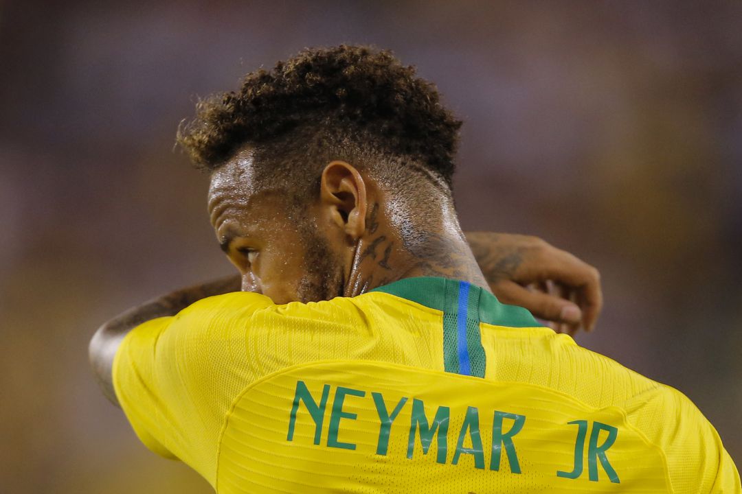 Neymar, de espaldas durante un partido con la selección española Neymar, de espaldas durante un partido con la selección española