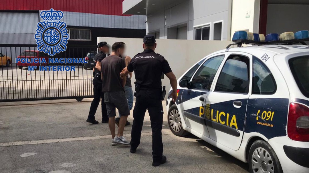 Detenidos, in fraganti, dos ladrones en Dénia