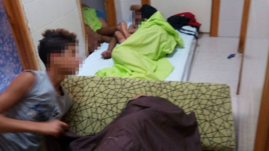Expedientes de menores paralizados por falta de traductores en Hortaleza