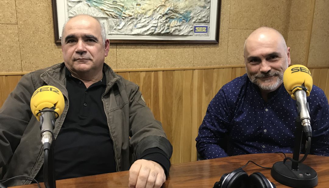 Javier y José Ignacio Herraiz en el estudio de SER Cuenca. Con su hermano Alberto hemos hablado por teléfono desde París. Javier y José Ignacio Herraiz en el estudio de SER Cuenca. Con su hermano Alberto hemos hablado por teléfono desde París.