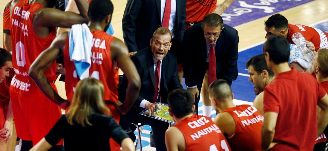 Néstor García da instrucciones a los jugadores del 'Fuenla' durante un encuentro de la pasada temporada. Néstor García da instrucciones a los jugadores del 'Fuenla' durante un encuentro de la pasada temporada.