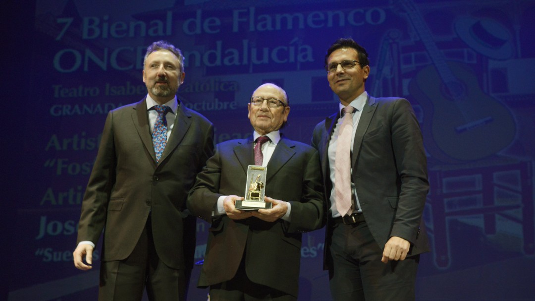 'He dado siempre el alma', dice Fosforito al recibir el homenaje de la ONCE a su larga carrera