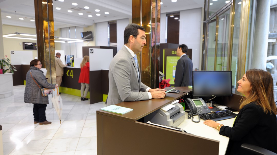 Por lo menos una oficina bancaria en Granada abrirá por las tardes