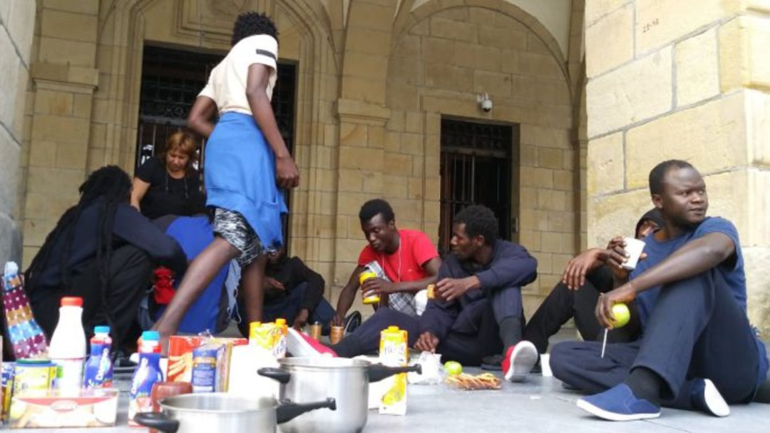 El Ayuntamiento de Irun detalla los actuales recursos destinados a los migrantes en tránsito