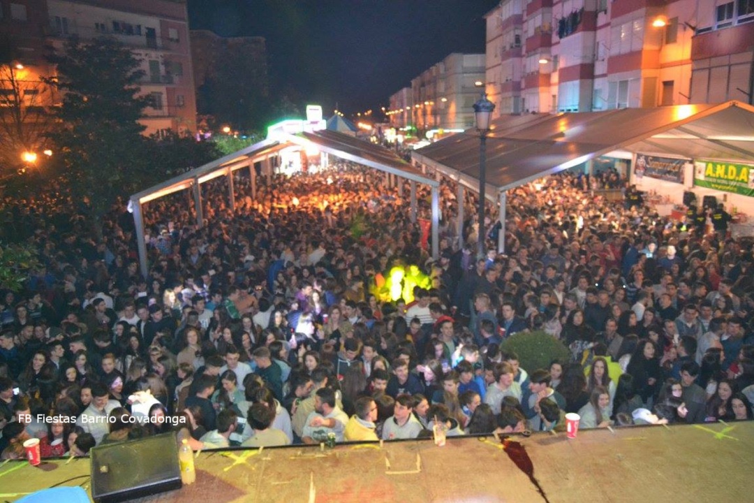 Multitud en las fiestas de San Amancio Multitud en las fiestas de San Amancio