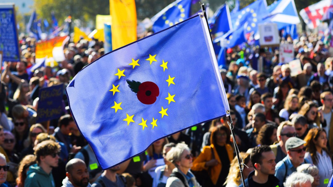 Decenas de miles de personas piden en Londres un segundo referéndum sobre el Brexit