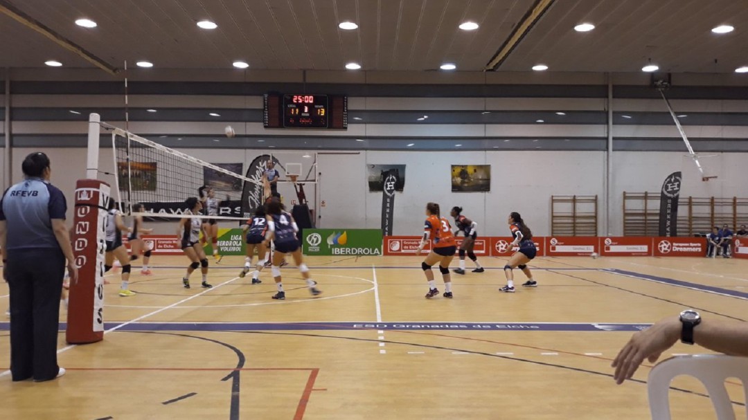 El Club Voleibol Elche logra su primera victoria en la Superliga tras ganar 3-2 al Sant Cugat