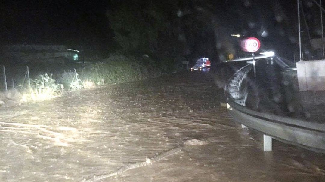 Una tromba de agua descarga sobre Teba y deja importantes daños