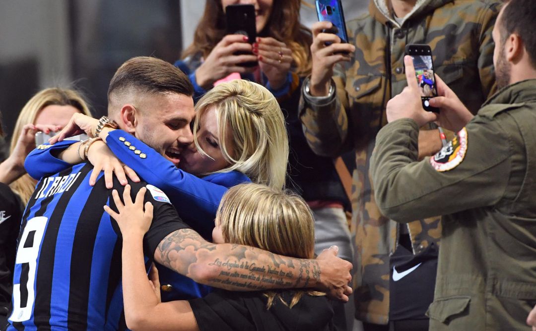 Icardi celebró con su familia el gol de la victoria en el derbi de Milán. Icardi celebró con su familia el gol de la victoria en el derbi de Milán.