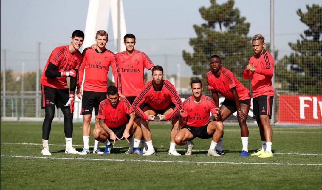 La foto de Sergio Ramos que ha publicado en las redes sociales con la que ha pedido disculpas a Reguilón en el último entrenamiento del Real Madrid previo al encuentro de Champions La foto de Sergio Ramos que ha publicado en las redes sociales con la que ha pedido disculpas a Reguilón en el último entrenamiento del Real Madrid previo al encuentro de Champions