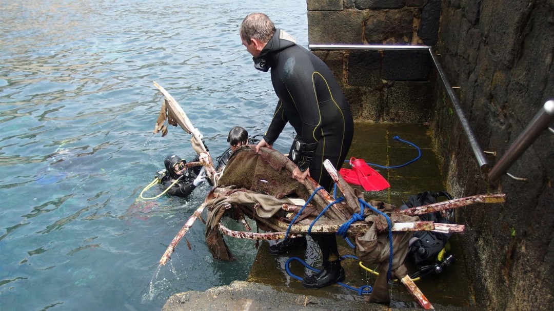 Retiran 300 kilos de residuos en la zona del Muelle Viejo de Garachico