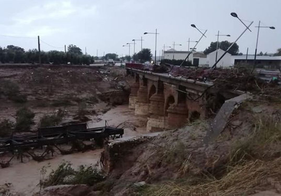Cortada la vía convencional entre Granada y Sevilla