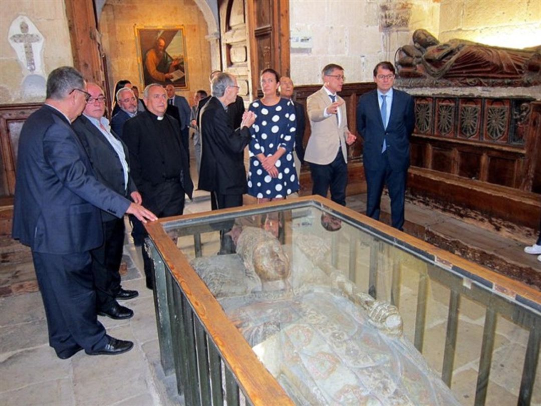Imagen de la presentación de la exposición, con representantes políticos y religiosos. Imagen de la presentación de la exposición, con representantes políticos y religiosos.