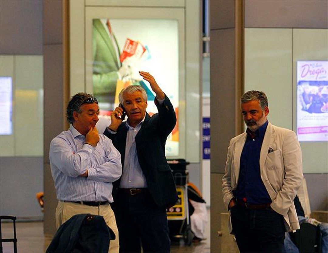 Francisco Pernía y Harry, en el aeropuerto de Barajas. Francisco Pernía y Harry, en el aeropuerto de Barajas.