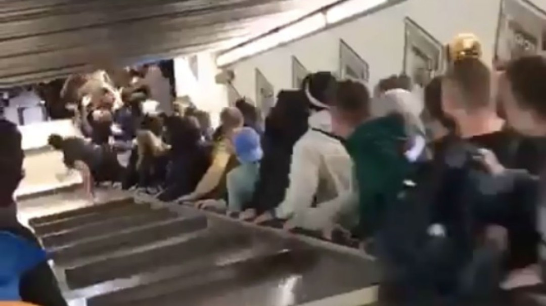 37 heridos, seis de ellos graves, tras venirse abajo una escalera mecánica en Roma