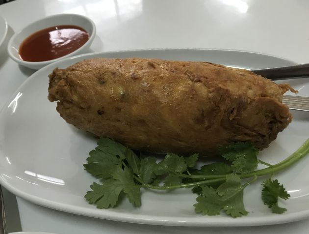 La tortilla de cangrejo de Jay Fai. La tortilla de cangrejo de Jay Fai.