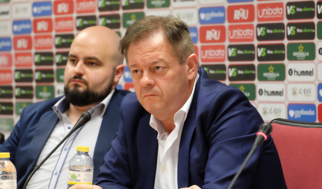Víctor Gálvez: "Pido disculpas a la grada; el 28 de noviembre dejo el Real Murcia" Víctor Gálvez: "Pido disculpas a la grada; el 28 de noviembre dejo el Real Murcia"