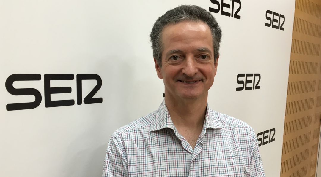 José María Mollinedo, secretario general de Gestha, en los estudios de Radio Murcia José María Mollinedo, secretario general de Gestha, en los estudios de Radio Murcia