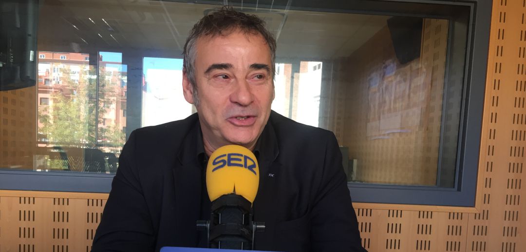 El actor Eduard Fernández, durante la entrevista en los estudios de Radio Valladolid El actor Eduard Fernández, durante la entrevista en los estudios de Radio Valladolid