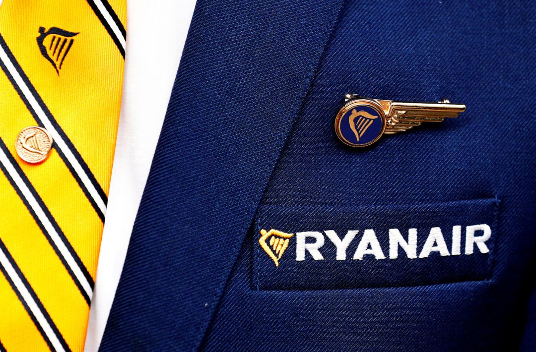 El Ayuntamiento de Barcelona denunciará al autor del incidente racista en un avión de Ryanair y a la aerolínea El Ayuntamiento de Barcelona denunciará al autor del incidente racista en un avión de Ryanair y a la aerolínea