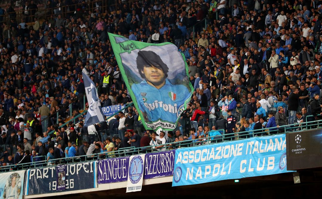 La hinchada del Nápoles, en un encuentro de la Europa League. La hinchada del Nápoles, en un encuentro de la Europa League.