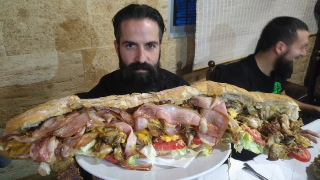 El 'hobby' de comer hasta reventar