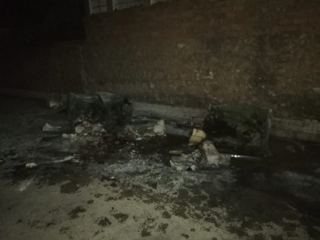 Contenedor quemado en Castellar la noche del 23-10-2018 Contenedor quemado en Castellar la noche del 23-10-2018
