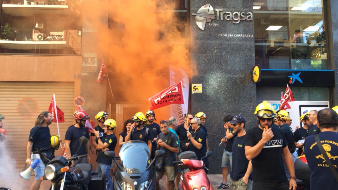 Los bomberos forestales pasarán a una empresa pública de la Generalitat antes de abril