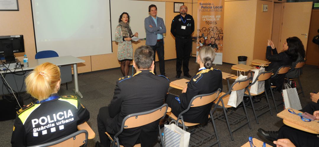 El curso policial se imparte en Fuenlabrada hasta el jueves 25 de octubre. El curso policial se imparte en Fuenlabrada hasta el jueves 25 de octubre.