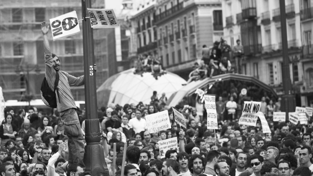 Concentración frente a la Puerta del Sol, durante las acampadas de 2011. Concentración frente a la Puerta del Sol, durante las acampadas de 2011.