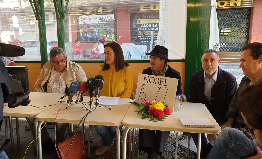 Acto ante la prensa de Granada de la asociación que pide el premio Nobel de Literatura para Federico García Lorca Acto ante la prensa de Granada de la asociación que pide el premio Nobel de Literatura para Federico García Lorca