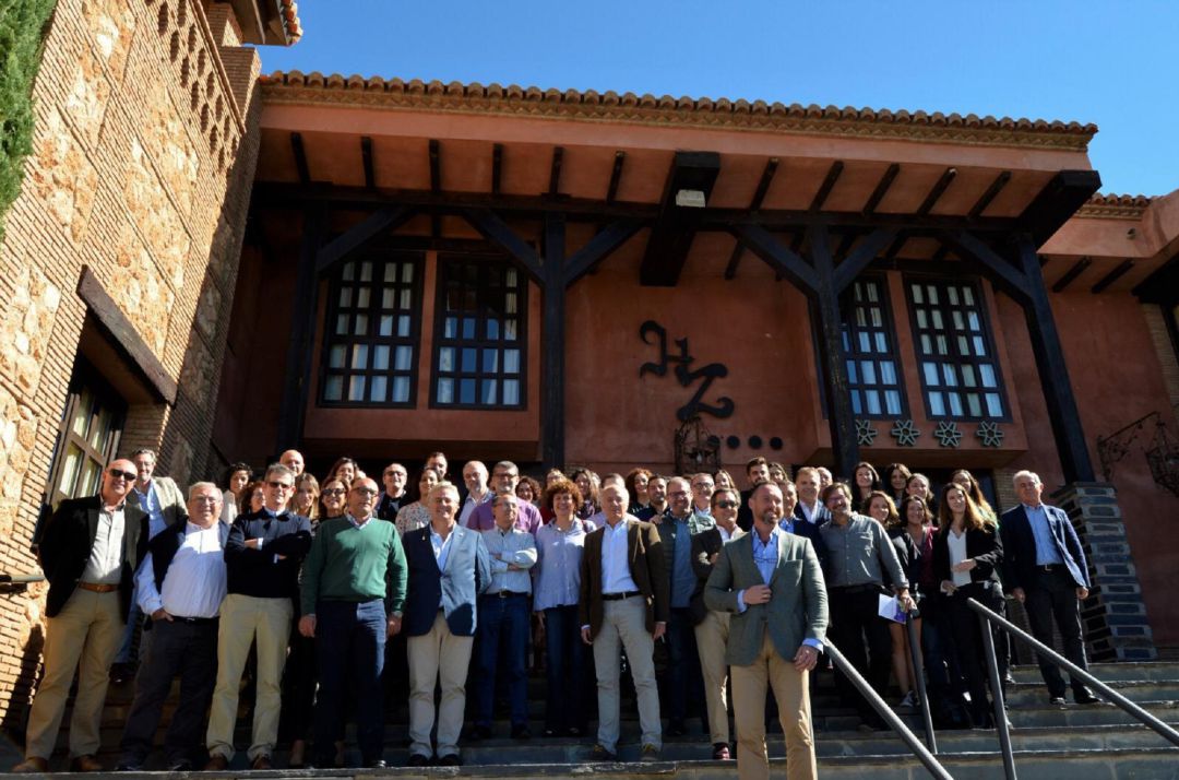 Imagen de familia de los asistentes a las jornadas. Imagen de familia de los asistentes a las jornadas.