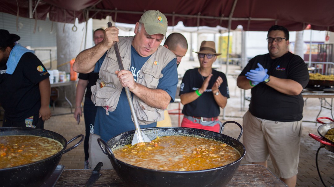 José Andrés abre una cocina solidaria para atender a los afectados por el cierre de la Administración de EE. UU.